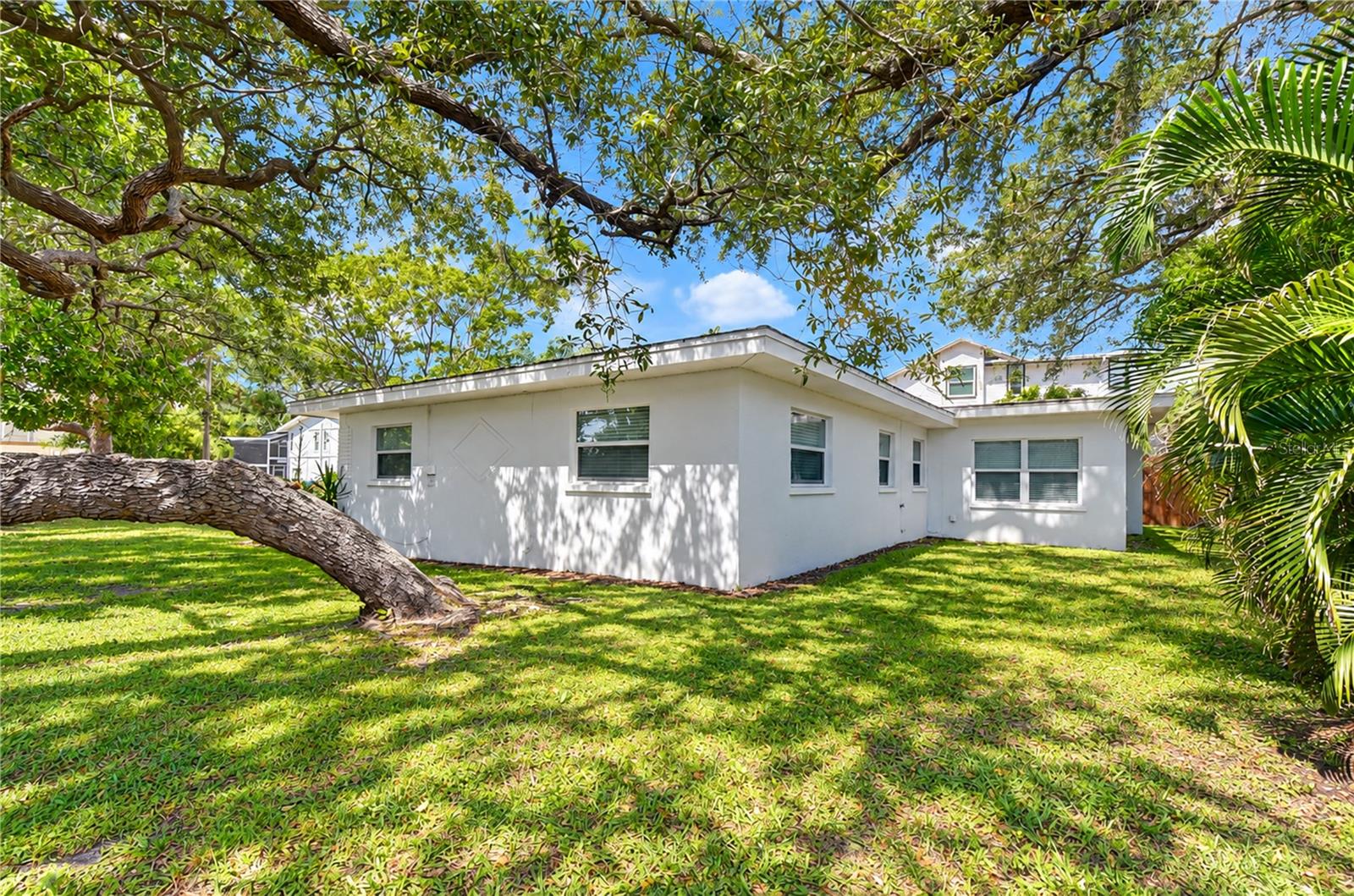 200 LAGOON DR — photo 15
