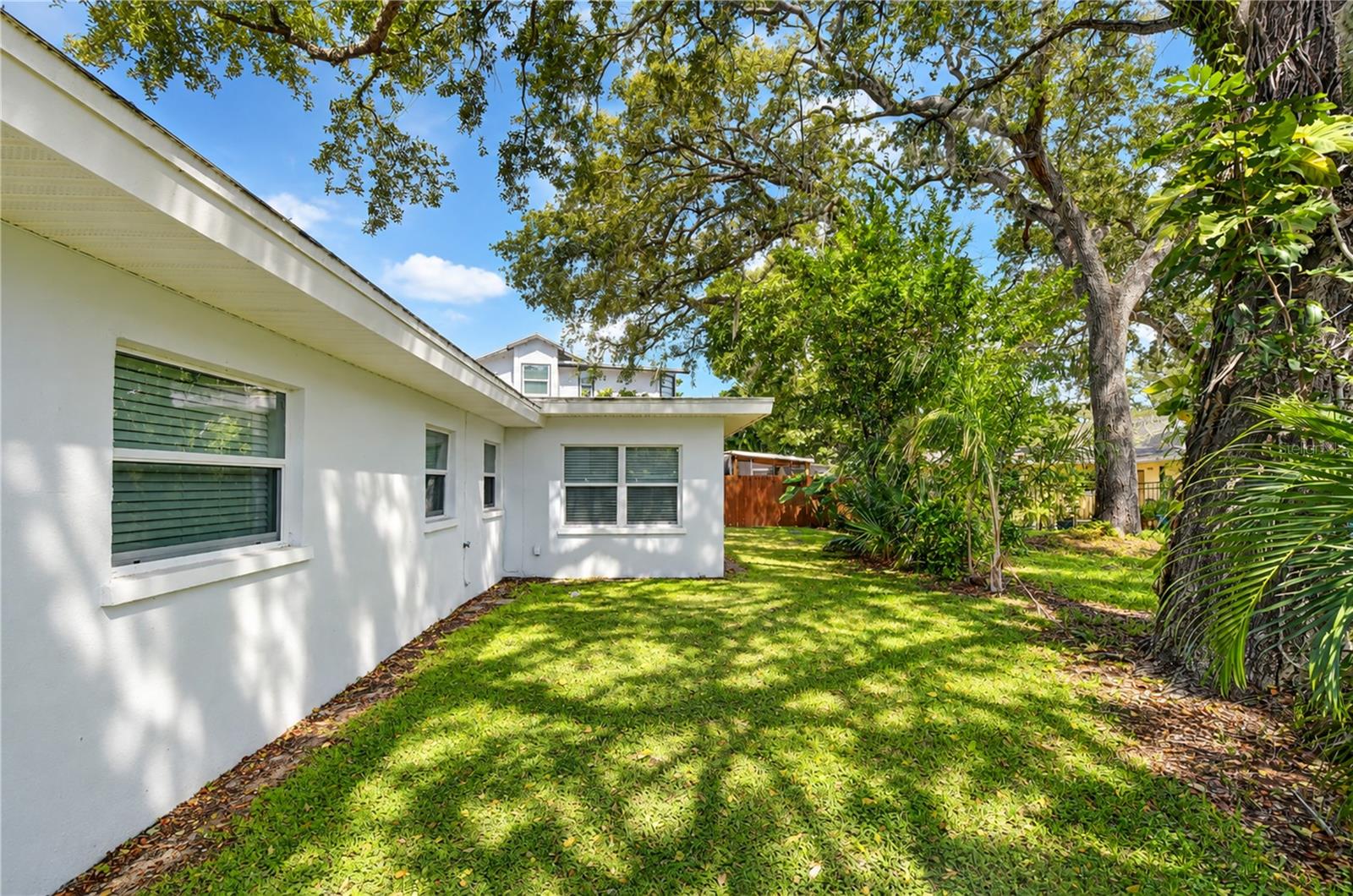 200 LAGOON DR — photo 16