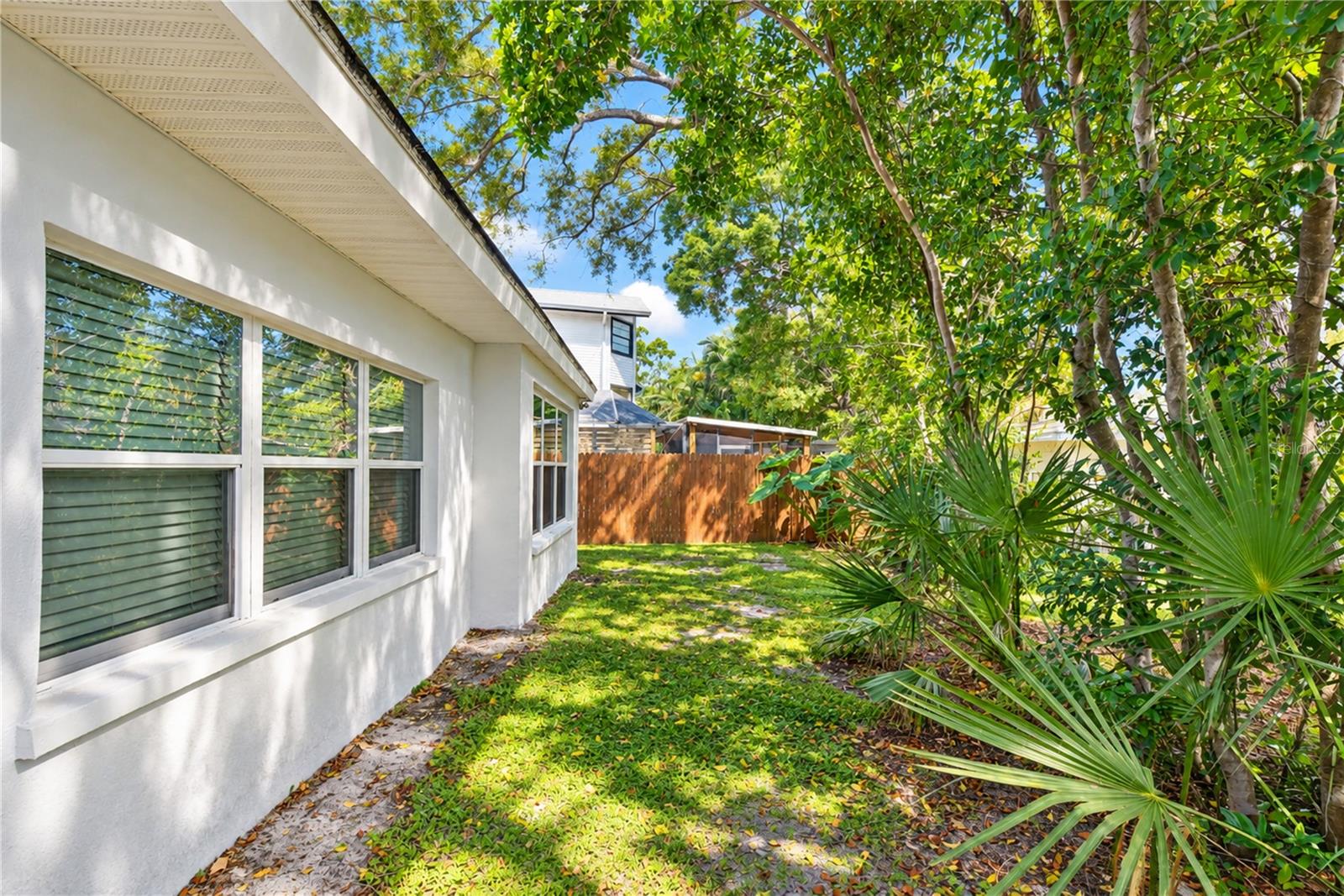 200 LAGOON DR — photo 18