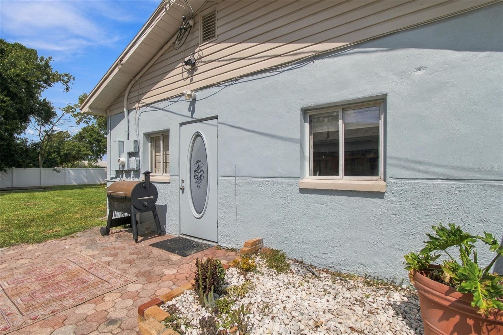 806 N GOMEZ AVE — photo 33