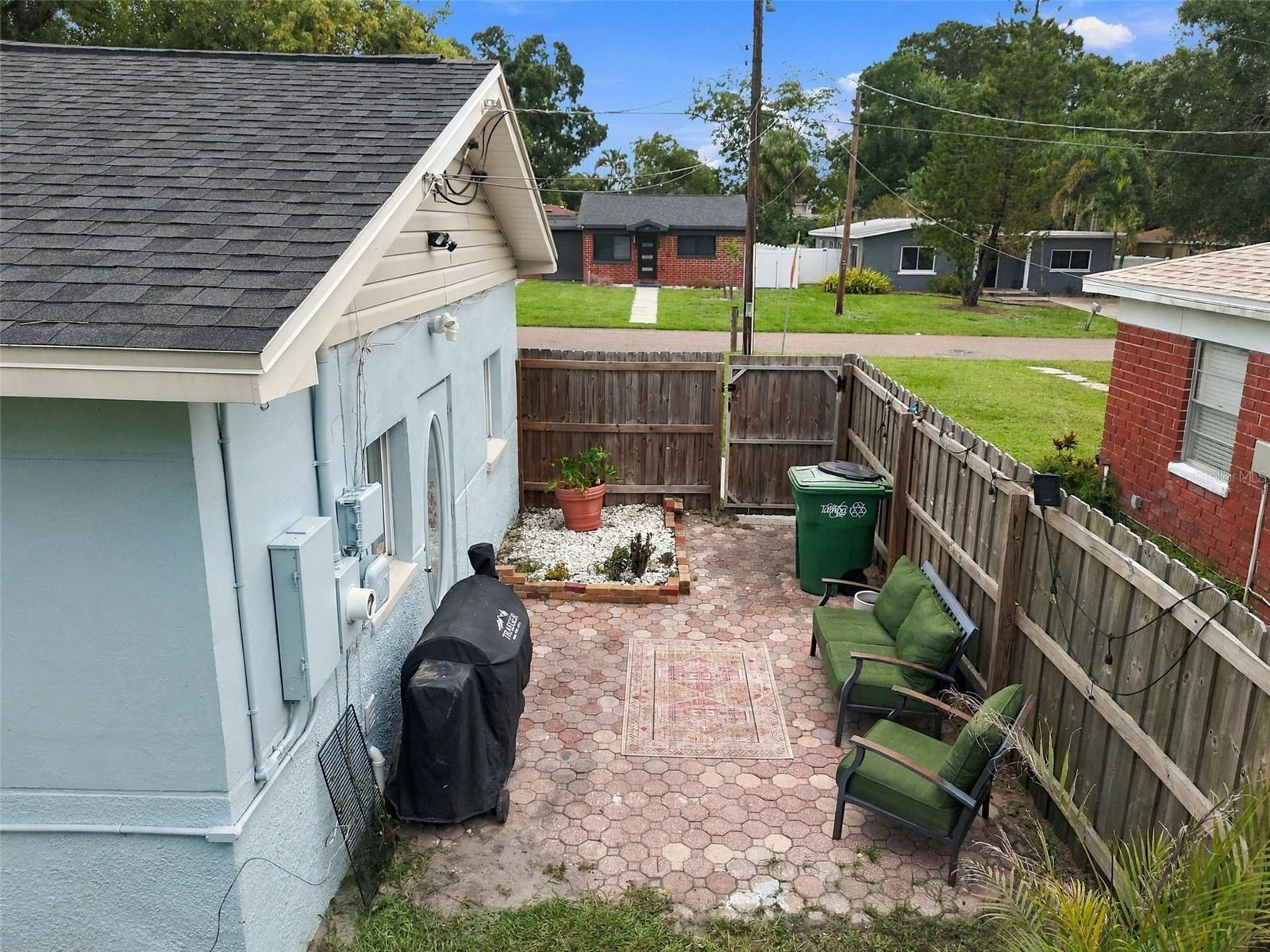 806 N GOMEZ AVE — photo 35
