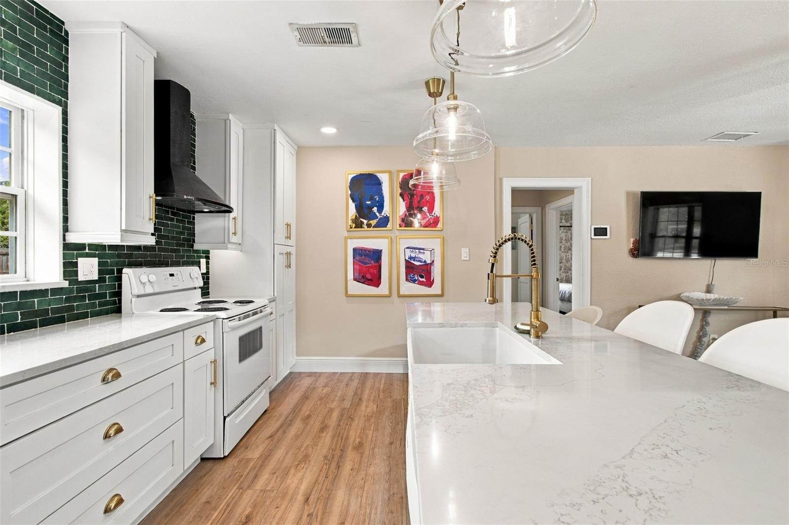 806 N GOMEZ AVE — photo 15