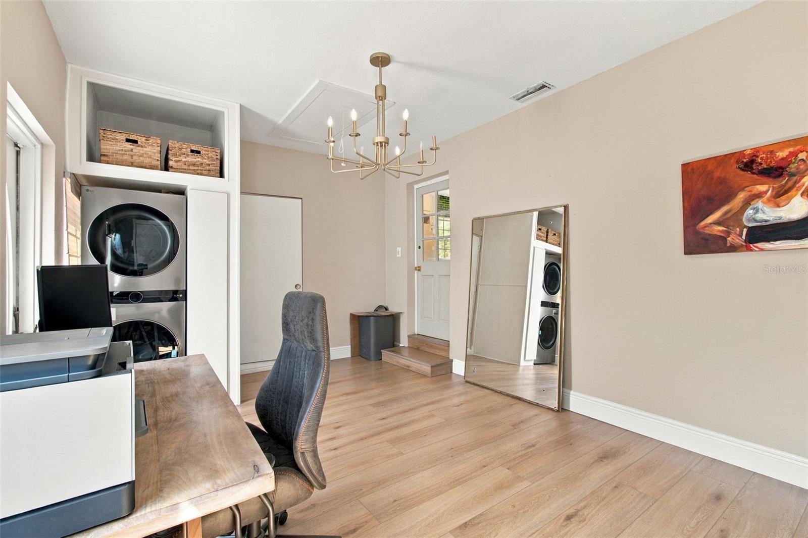 806 N GOMEZ AVE — photo 20