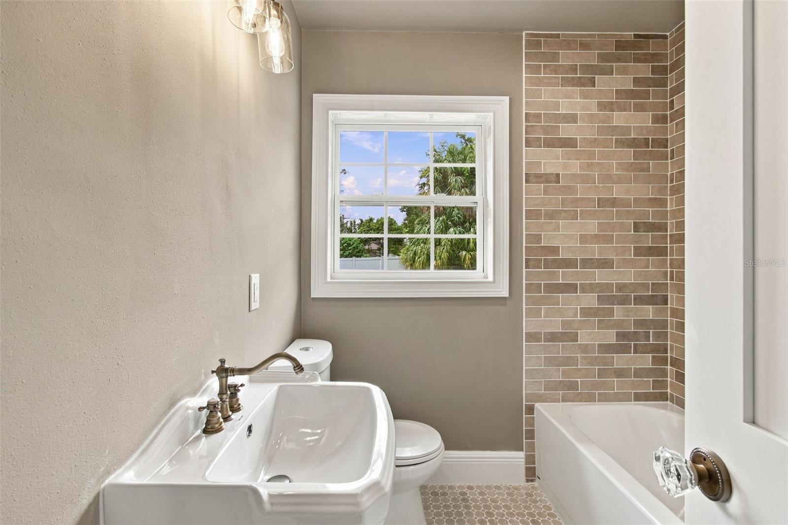 806 N GOMEZ AVE — photo 28
