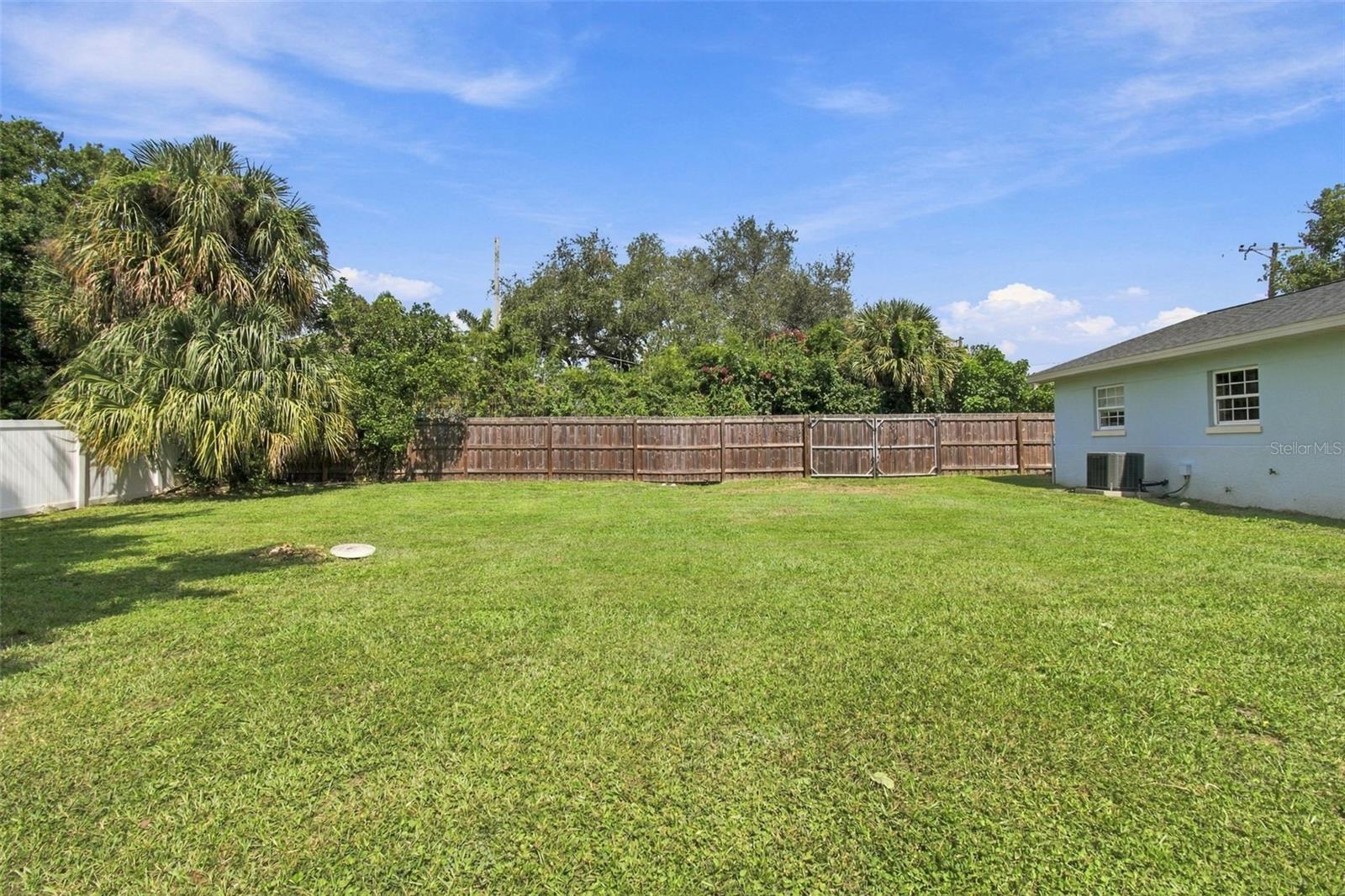 806 N GOMEZ AVE — photo 37