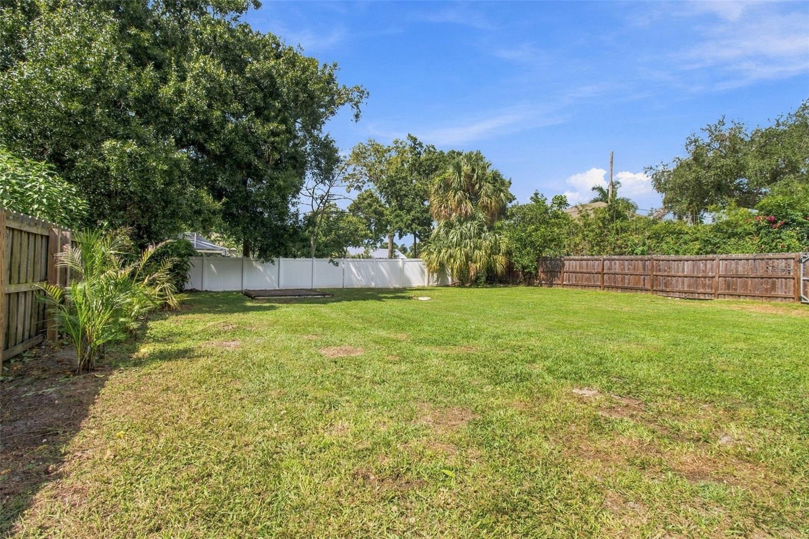806 N GOMEZ AVE — photo 36