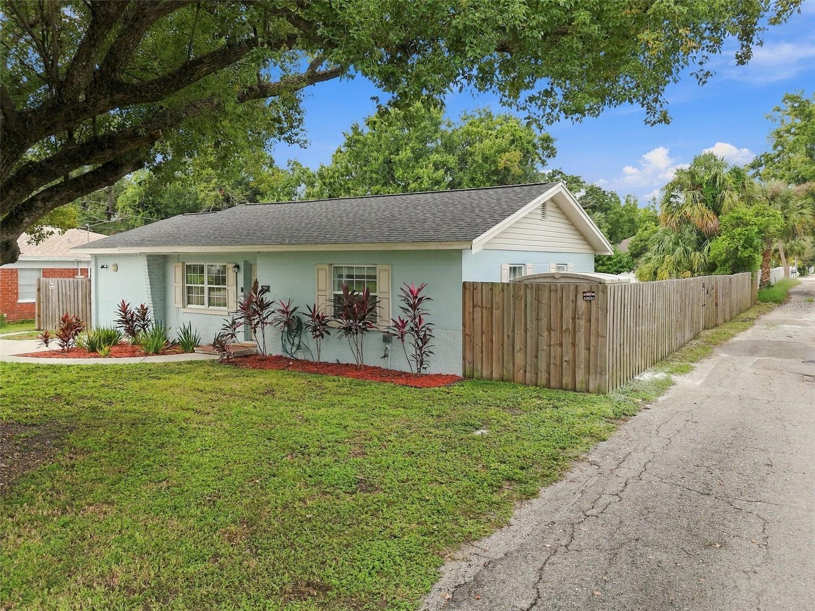 806 N GOMEZ AVE — photo 3