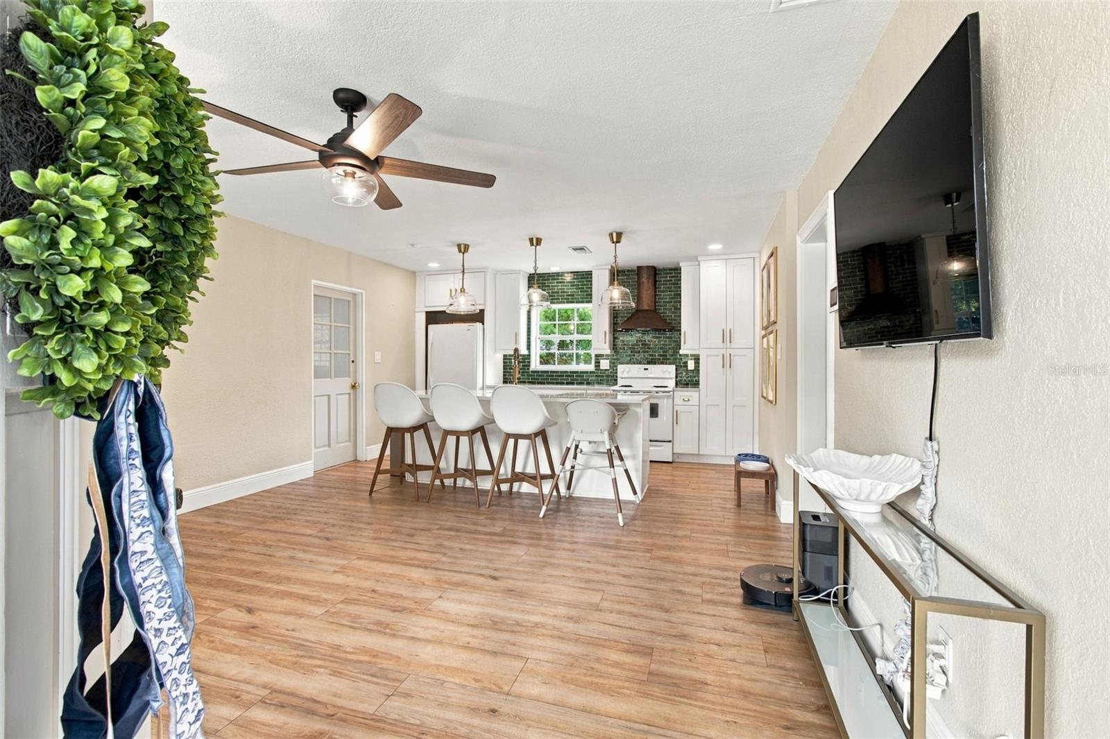 806 N GOMEZ AVE — photo 9