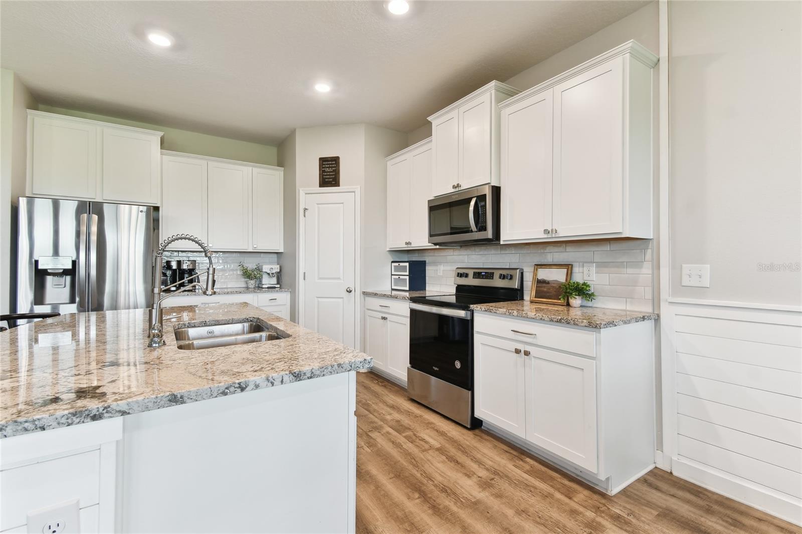 10741 CHARLOTTE DR — photo 16