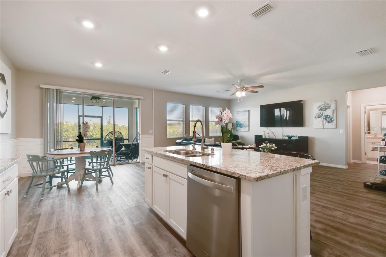 10741 CHARLOTTE DR — photo 12