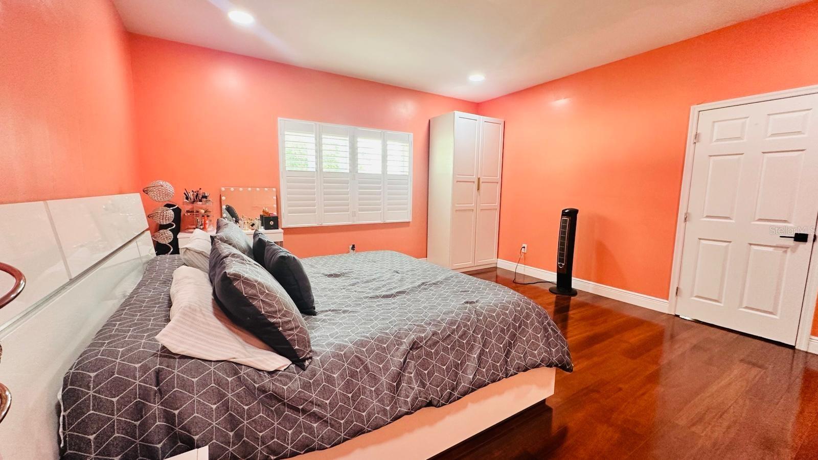 6804 BARRY RD — photo 8