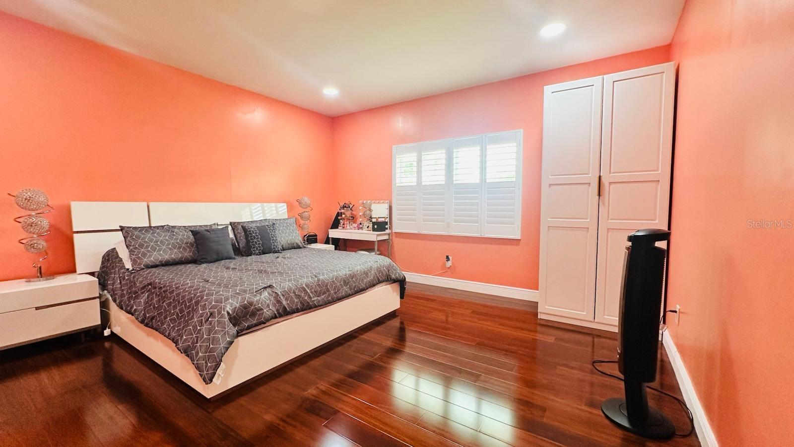 6804 BARRY RD — photo 7