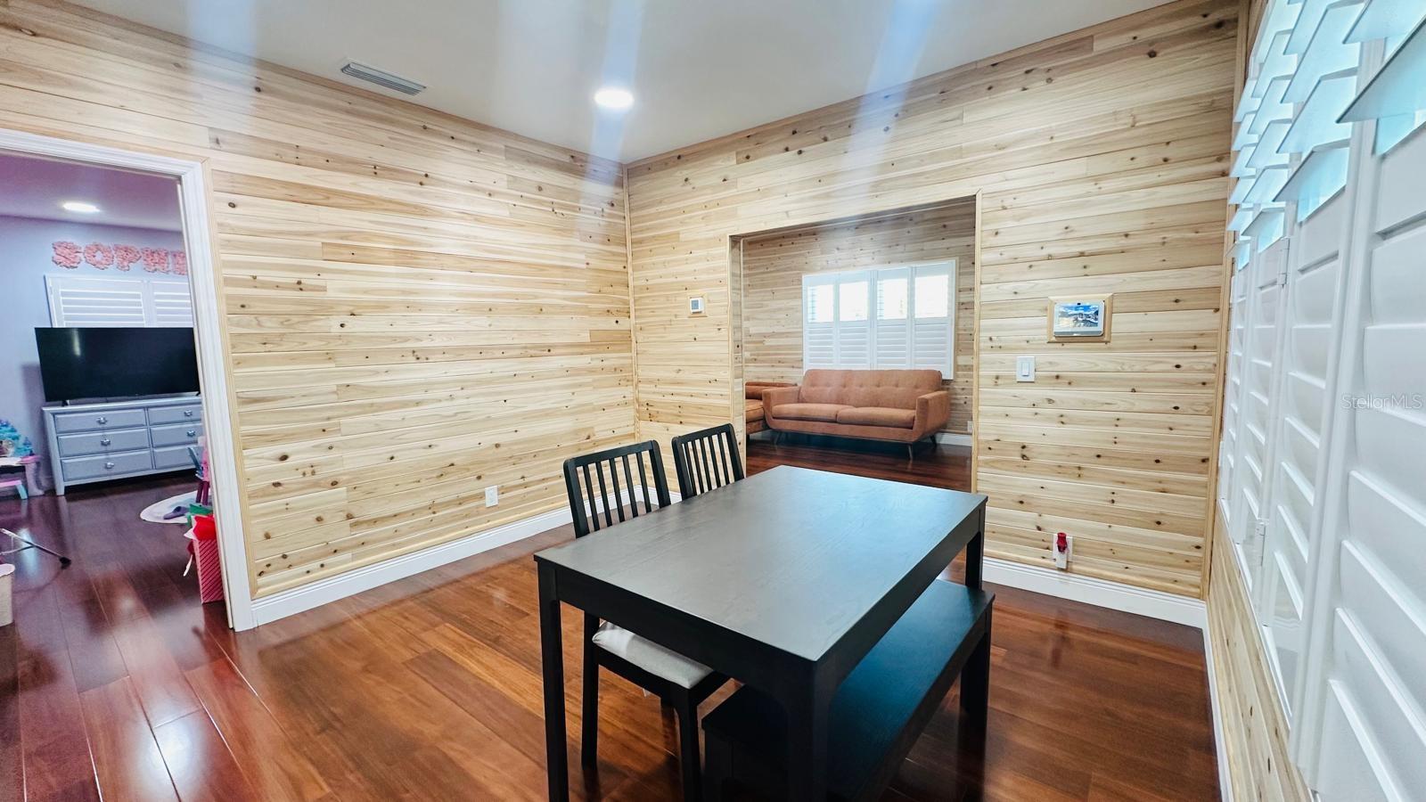 6804 BARRY RD — photo 9