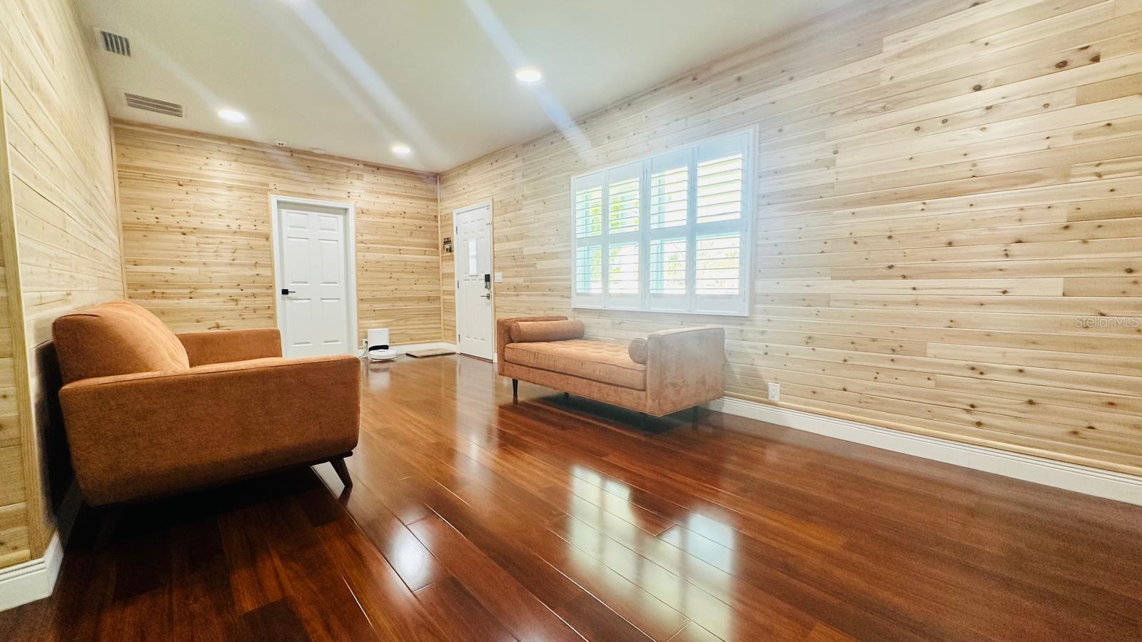 6804 BARRY RD — photo 5