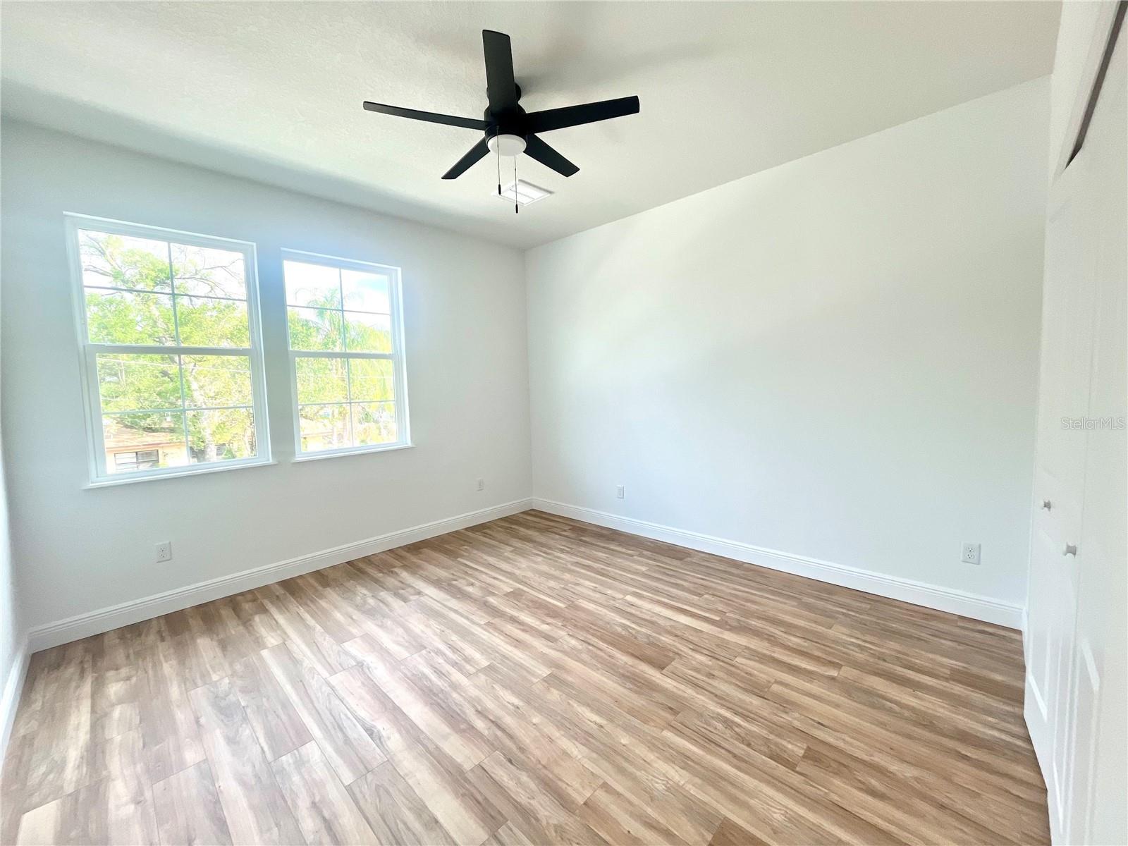 8110 N GREENWOOD AVE — photo 13