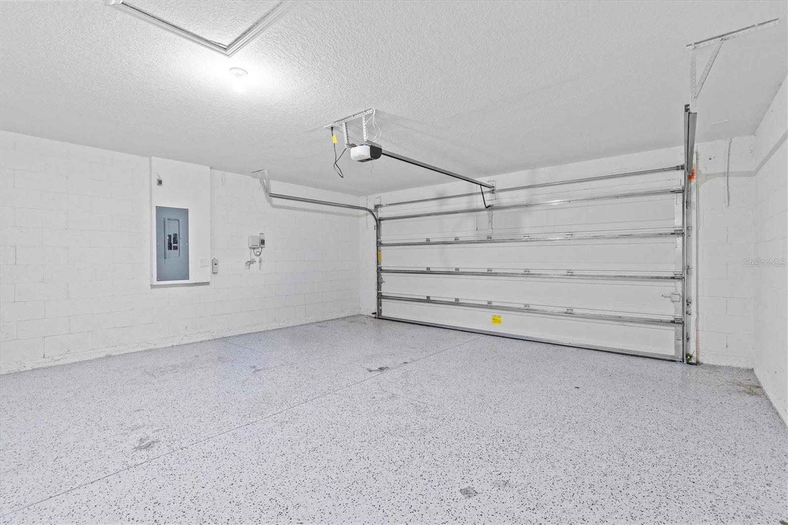 9972 MESIC WOODS AVE — photo 9