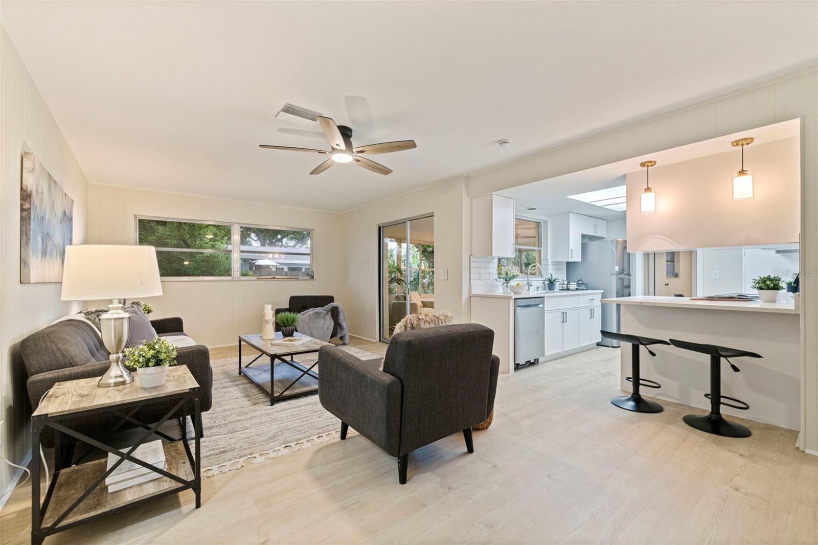 1011 MACRAE AVE — photo 18