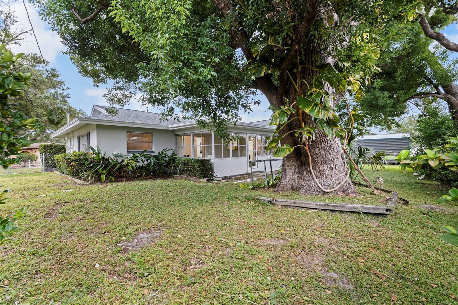 1011 MACRAE AVE — photo 33