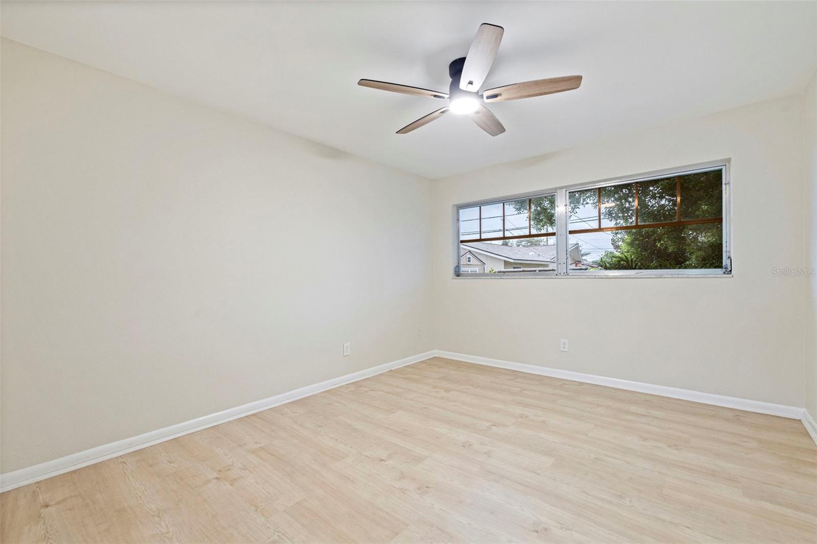 1011 MACRAE AVE — photo 28