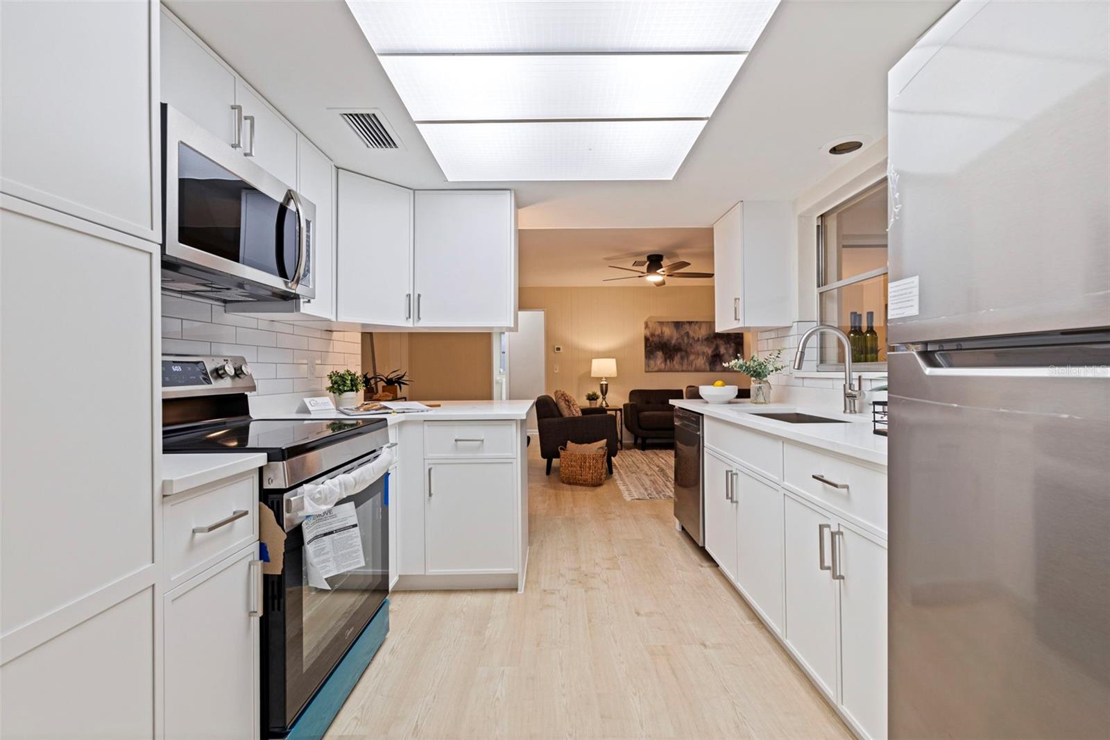 1011 MACRAE AVE — photo 13