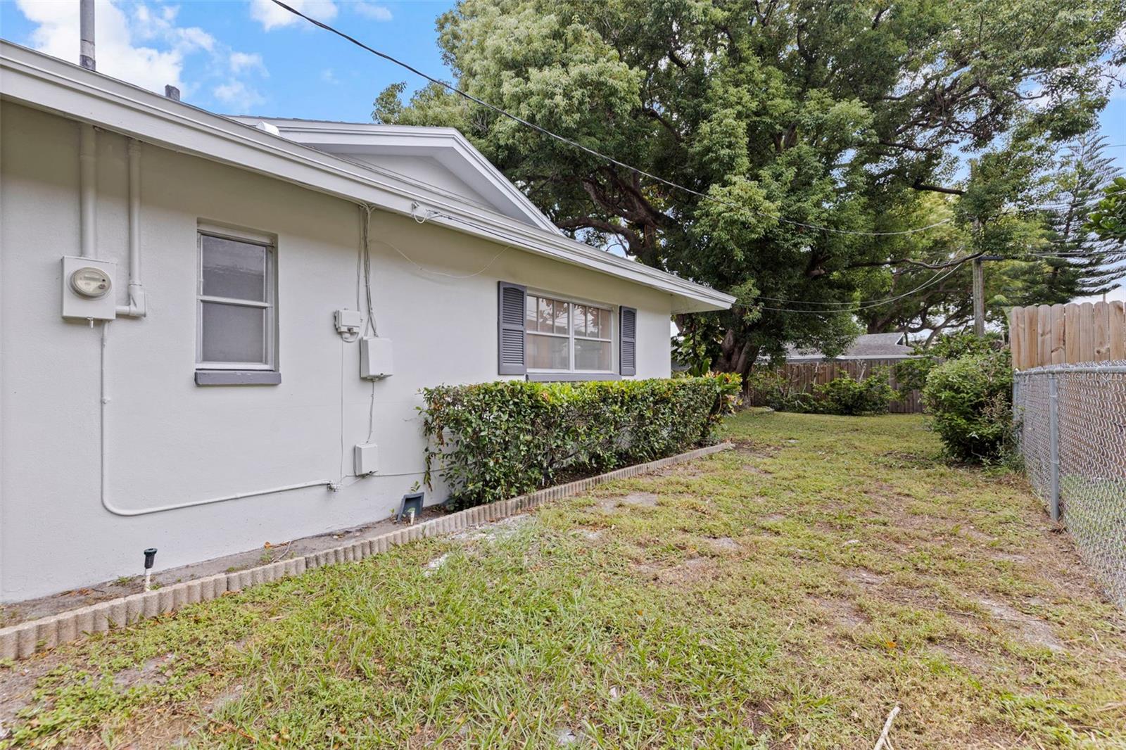 1011 MACRAE AVE — photo 35