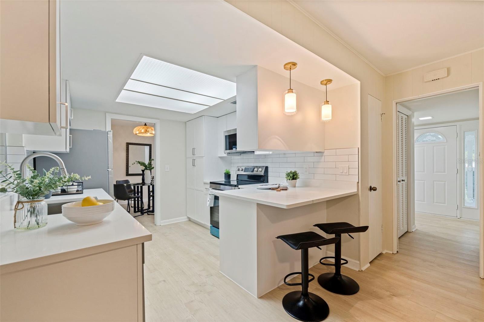 1011 MACRAE AVE — photo 17