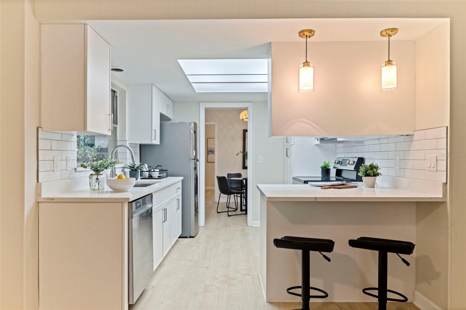 1011 MACRAE AVE — photo 16
