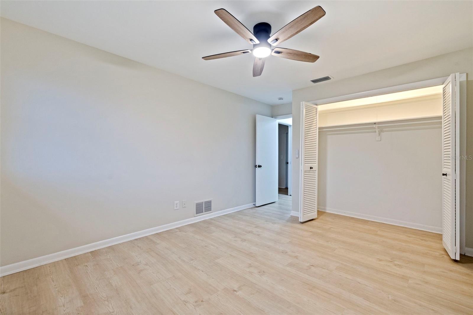 1011 MACRAE AVE — photo 29