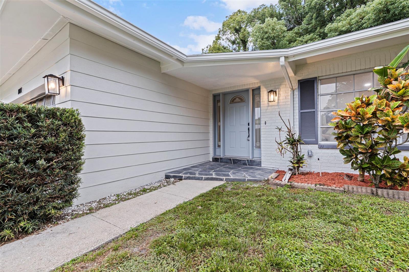 1011 MACRAE AVE — photo 4