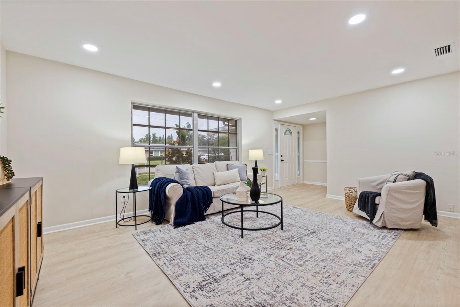 1011 MACRAE AVE — photo 8