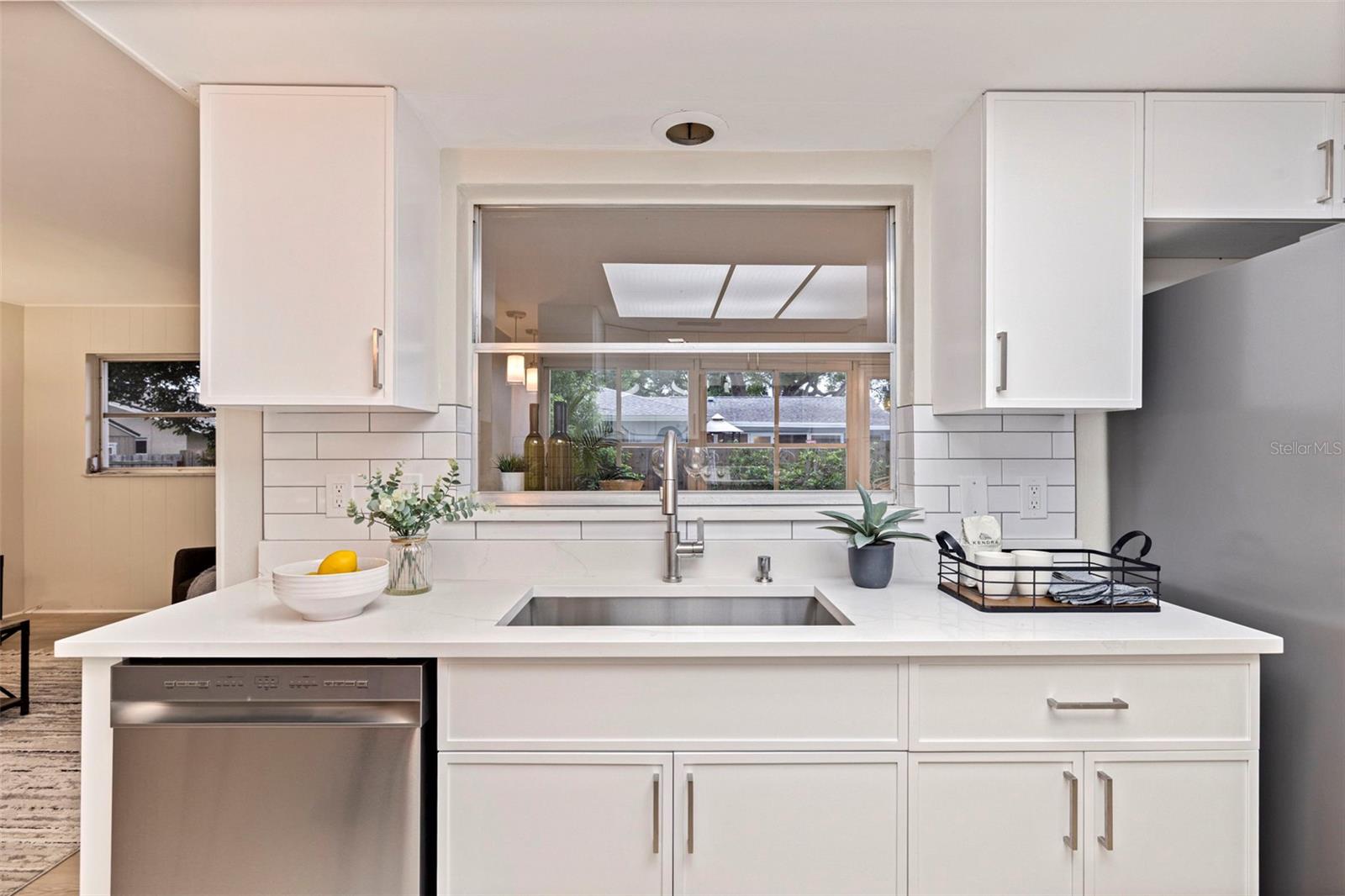 1011 MACRAE AVE — photo 14