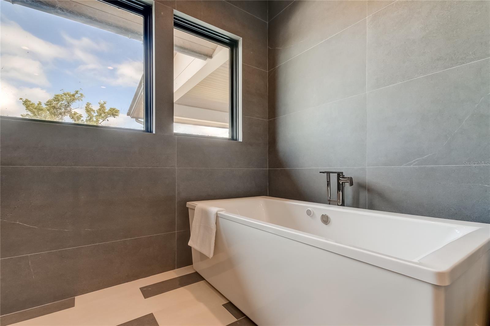 9586 TROUTWATER LN — photo 60