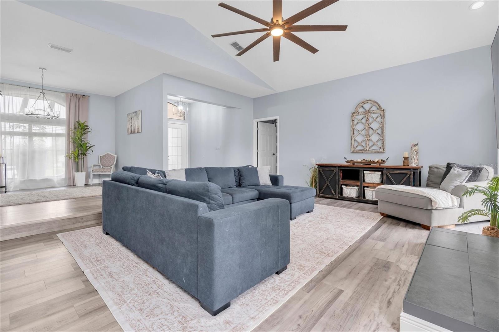 8721 LATHAM LN — photo 28