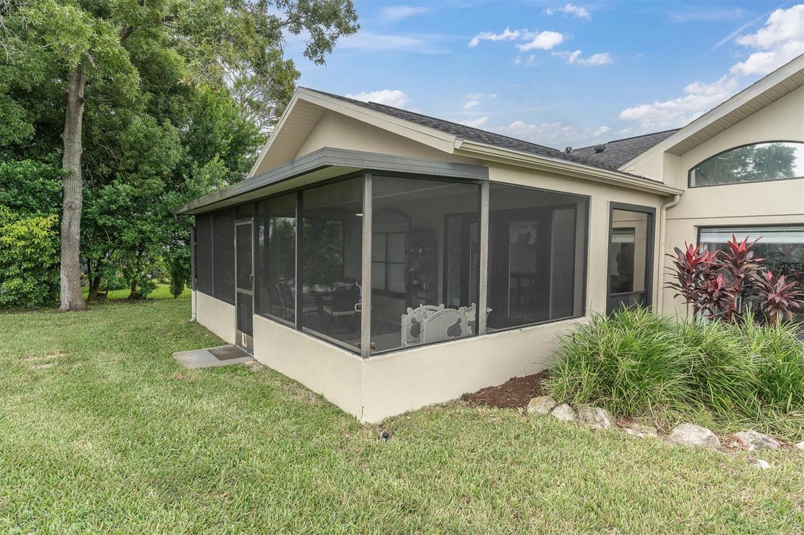 8721 LATHAM LN — photo 32