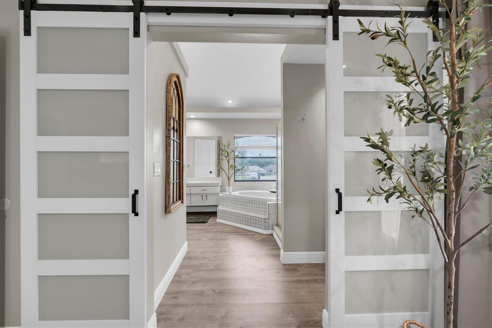 8721 LATHAM LN — photo 8