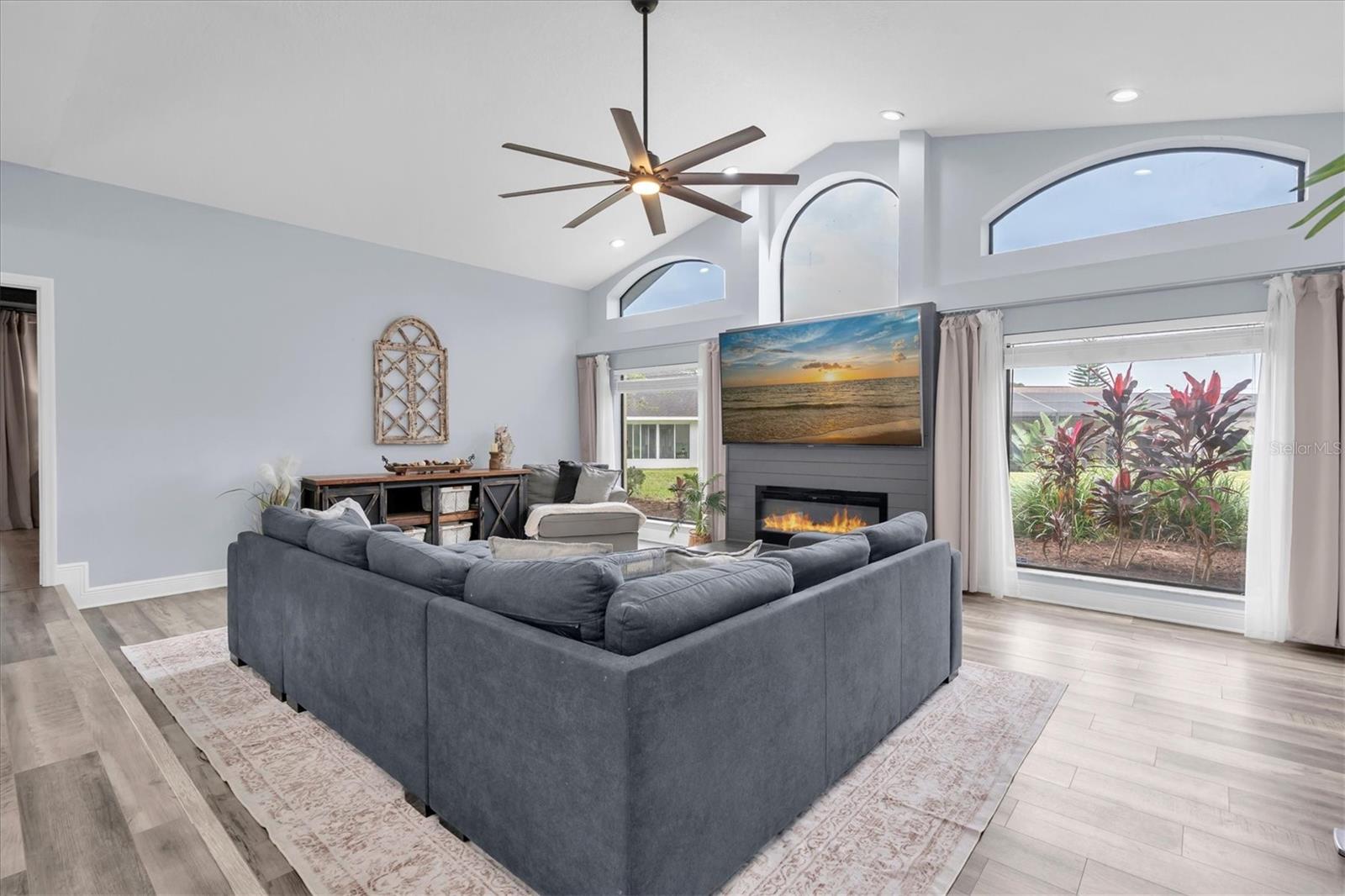 8721 LATHAM LN — photo 6