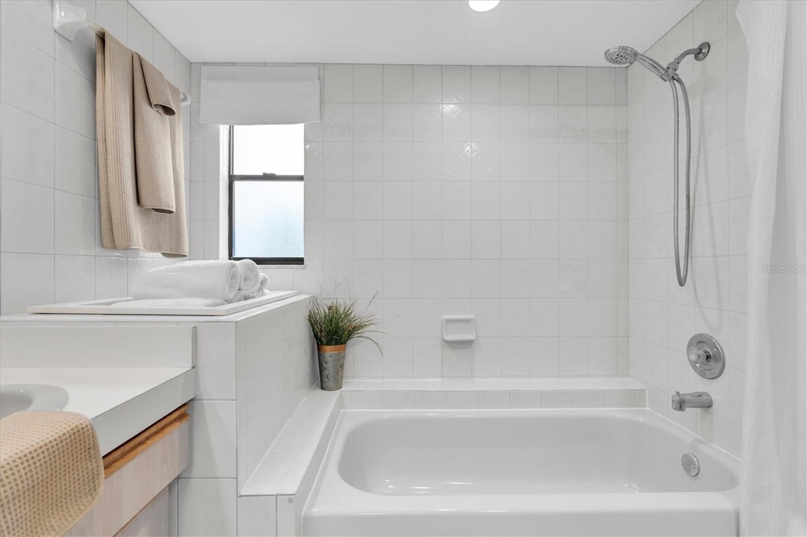 8721 LATHAM LN — photo 27