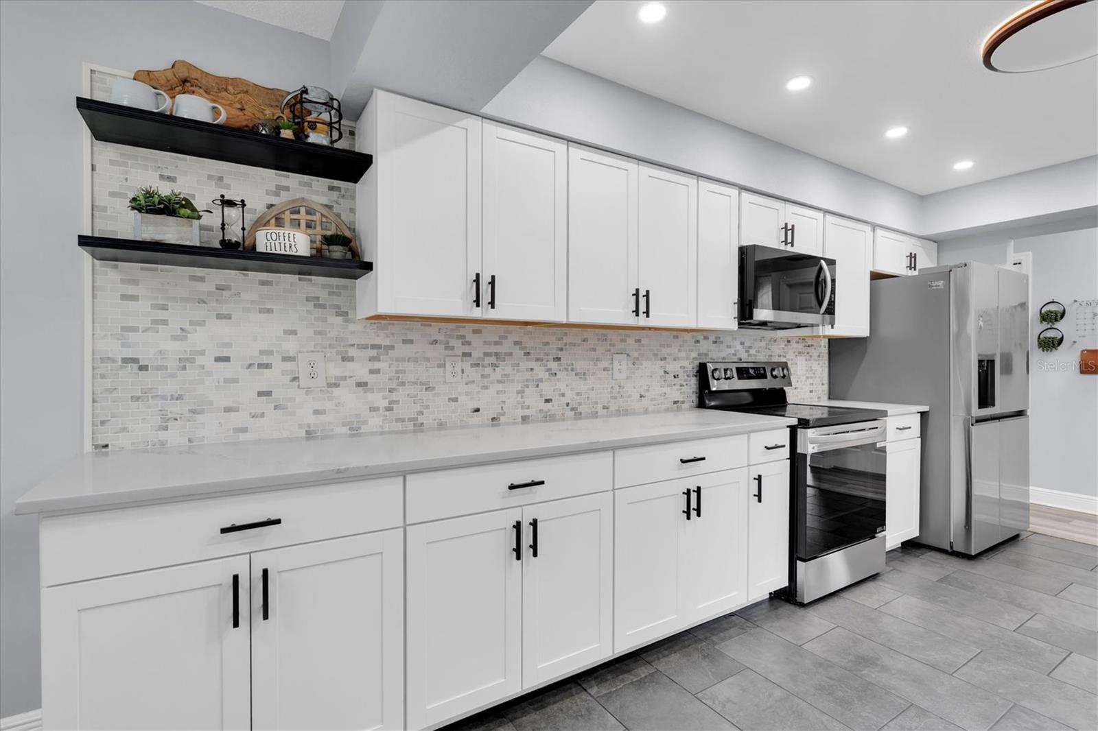 8721 LATHAM LN — photo 10