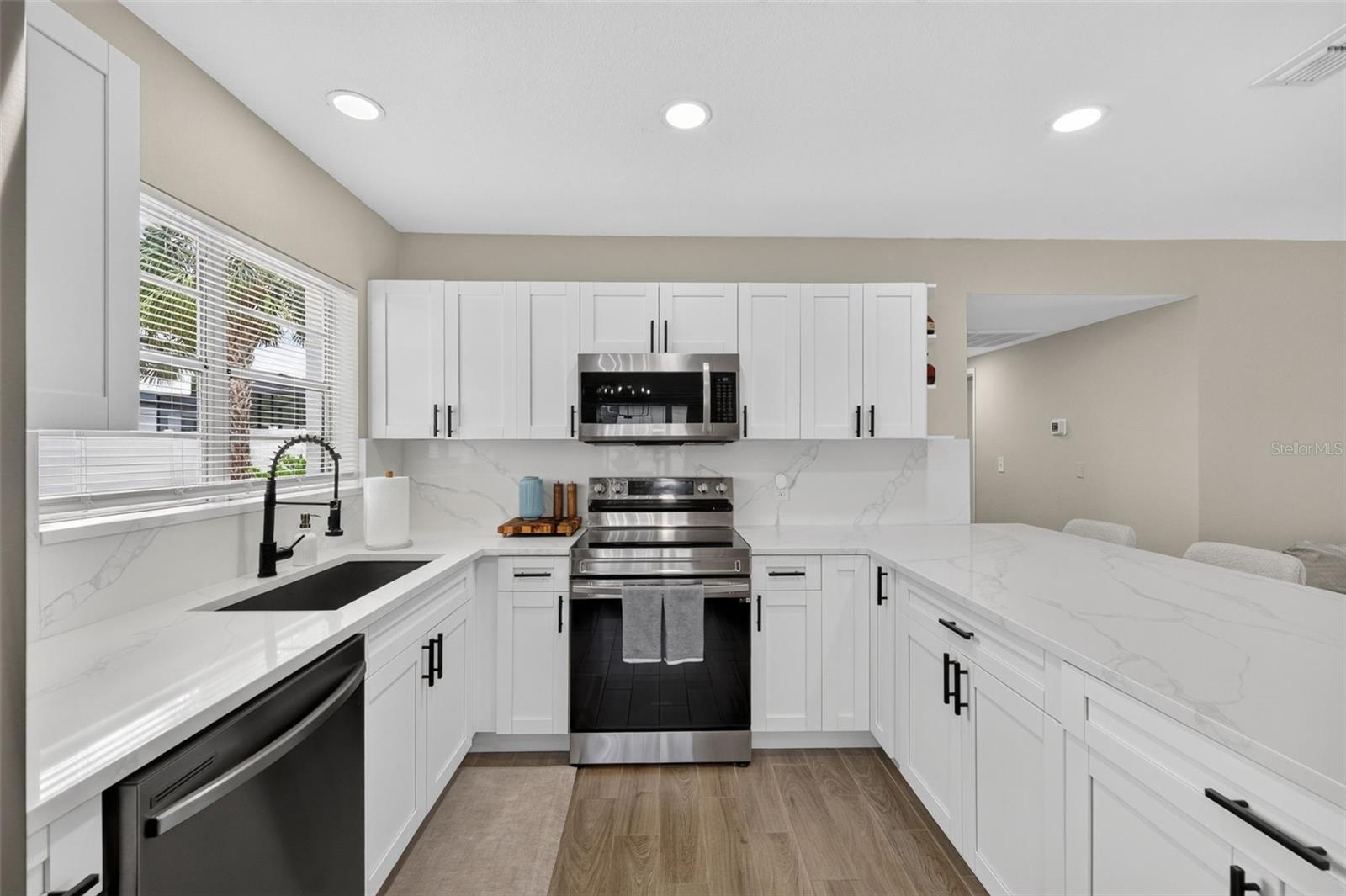 2913 W ELROD AVE — photo 10