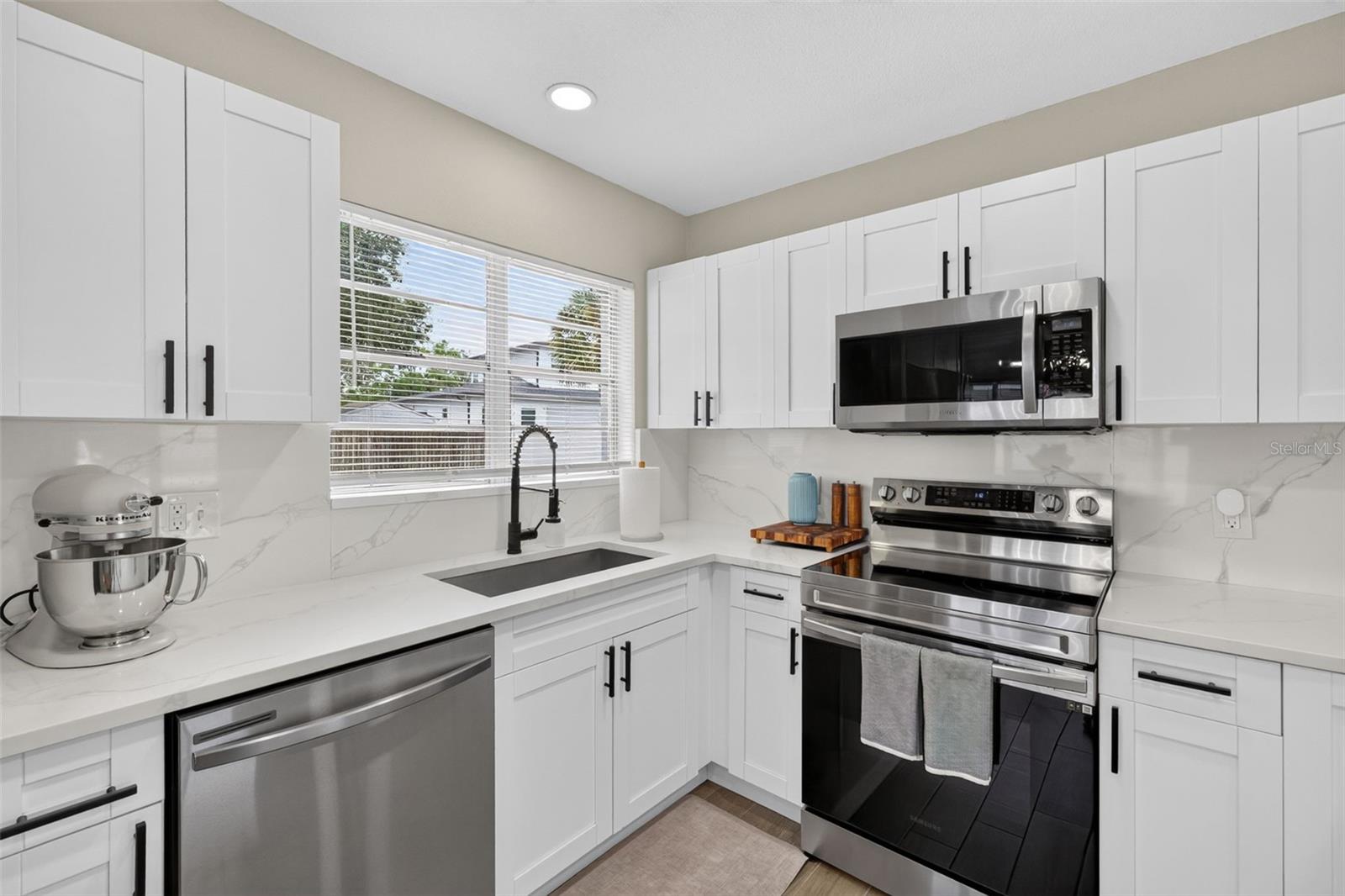 2913 W ELROD AVE — photo 11