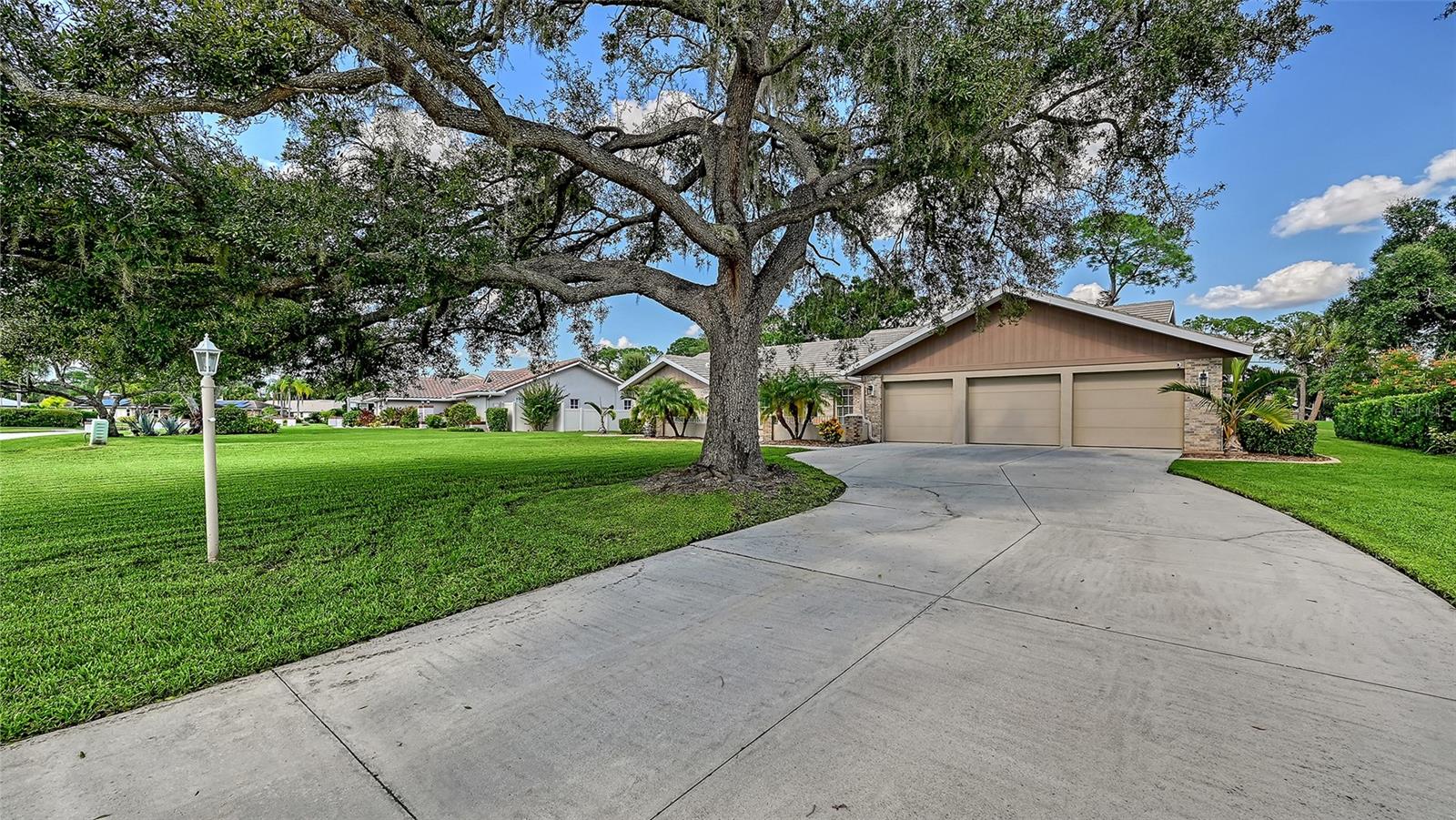 7913 BROADMOOR PINES BLVD — photo 73