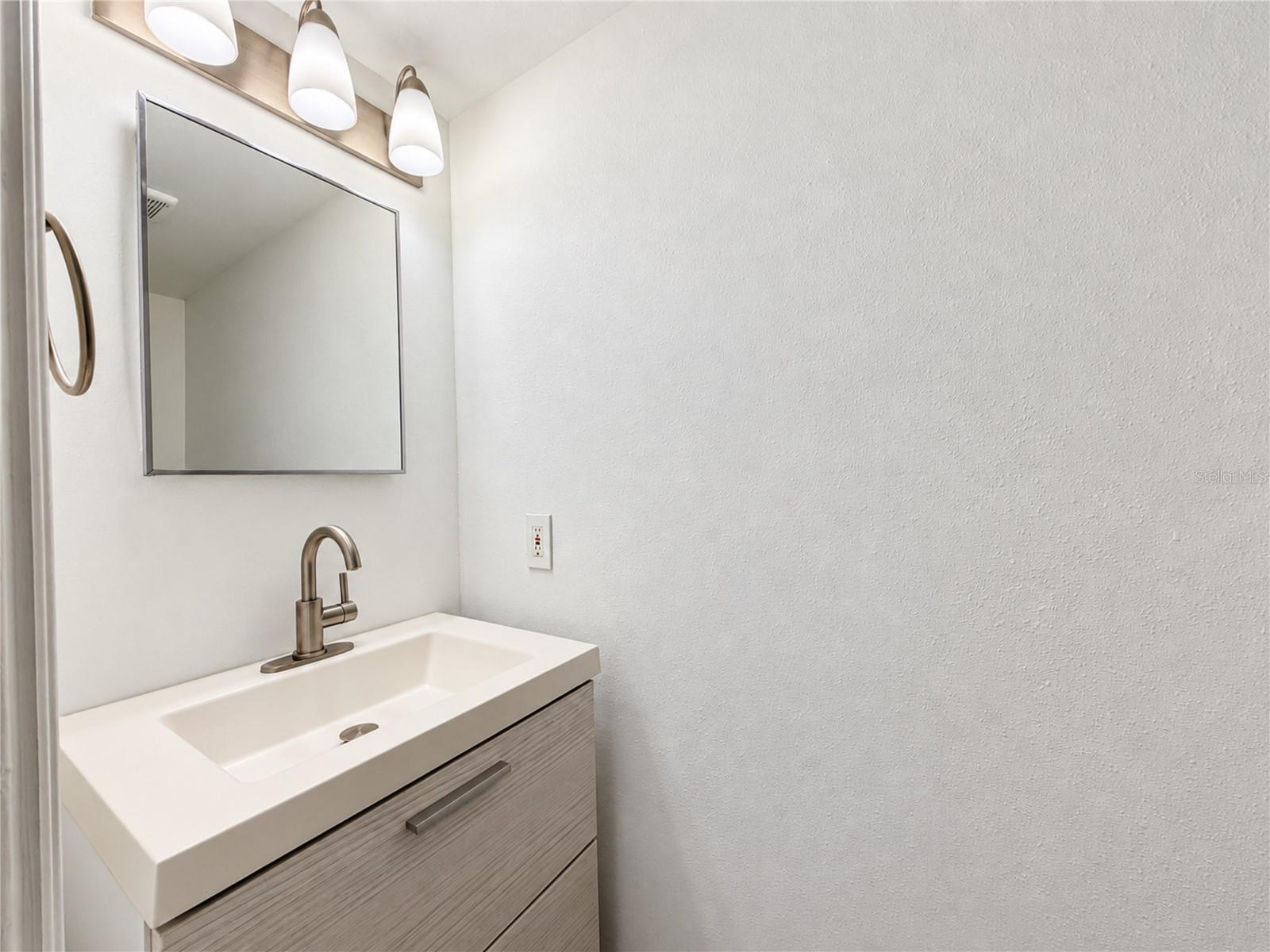 3204 W DE LEON ST #A — photo 8