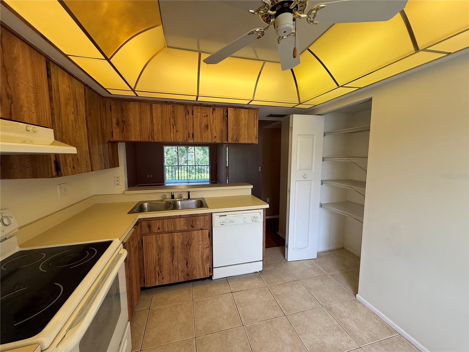 208 CYPRESS CT #208 — photo 9