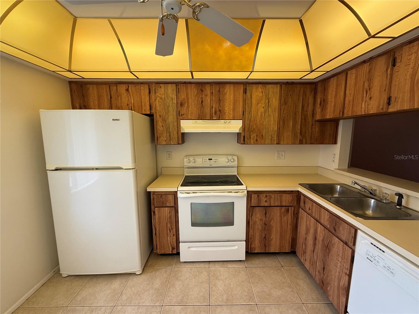 208 CYPRESS CT #208 — photo 8