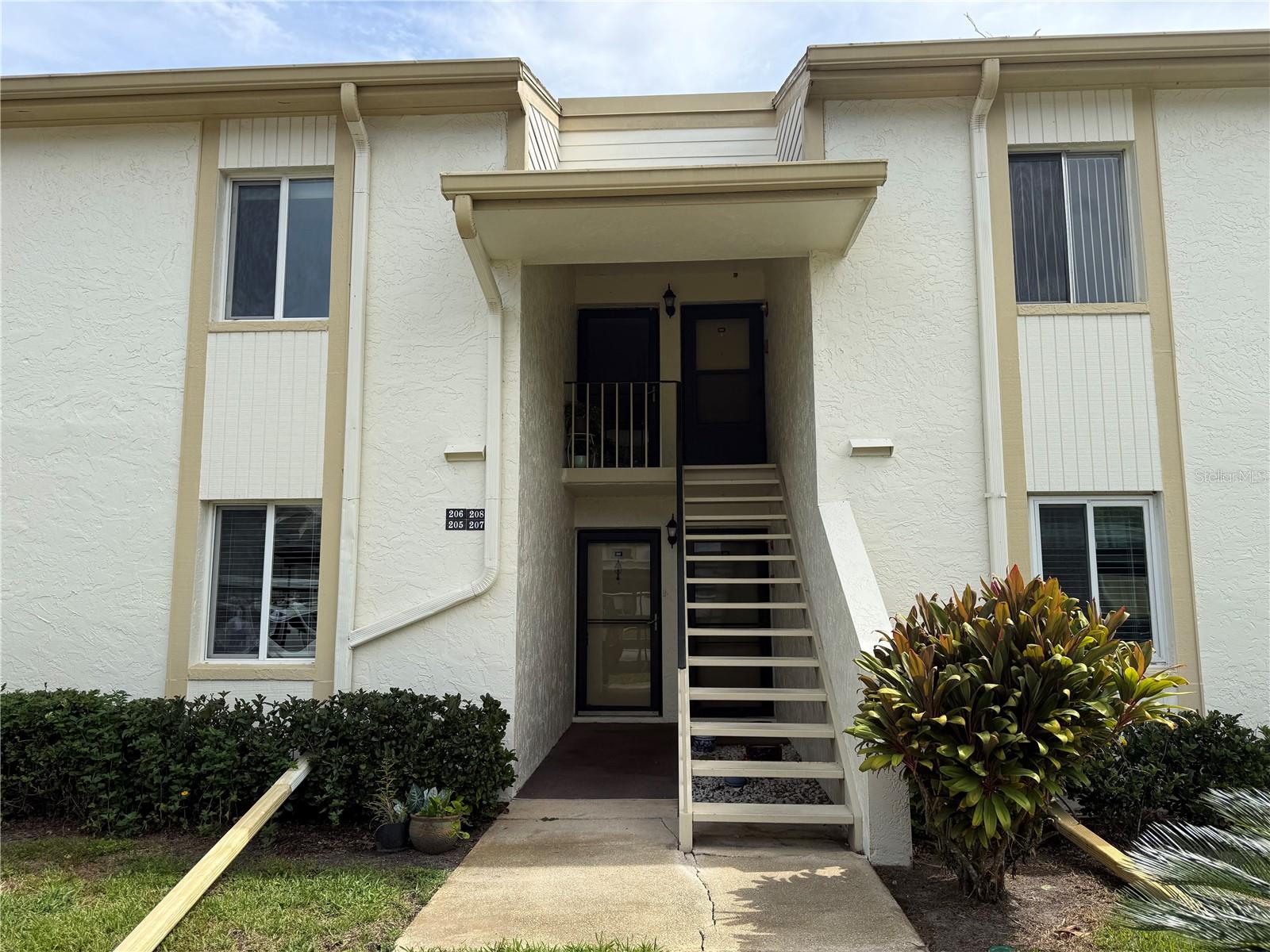 208 CYPRESS CT #208 — photo 2