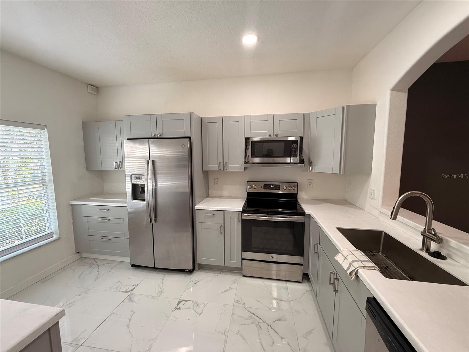 3454 HIGH HAMPTON CIR — photo 2