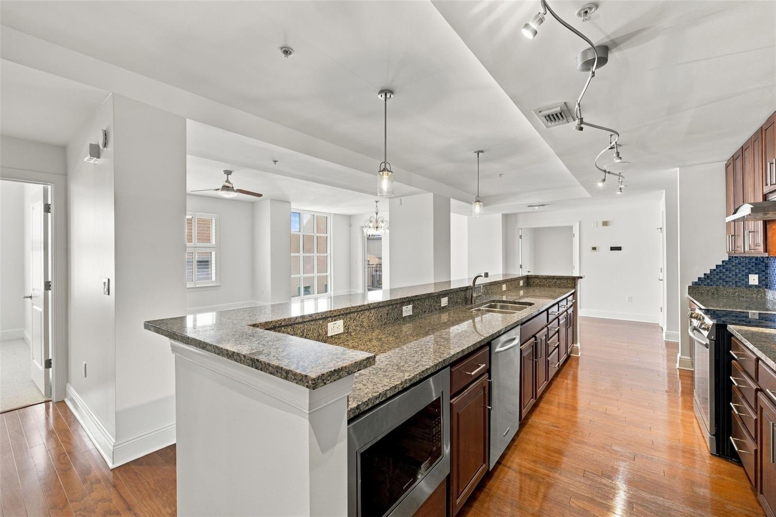 1227 E MADISON ST #903 — photo 18
