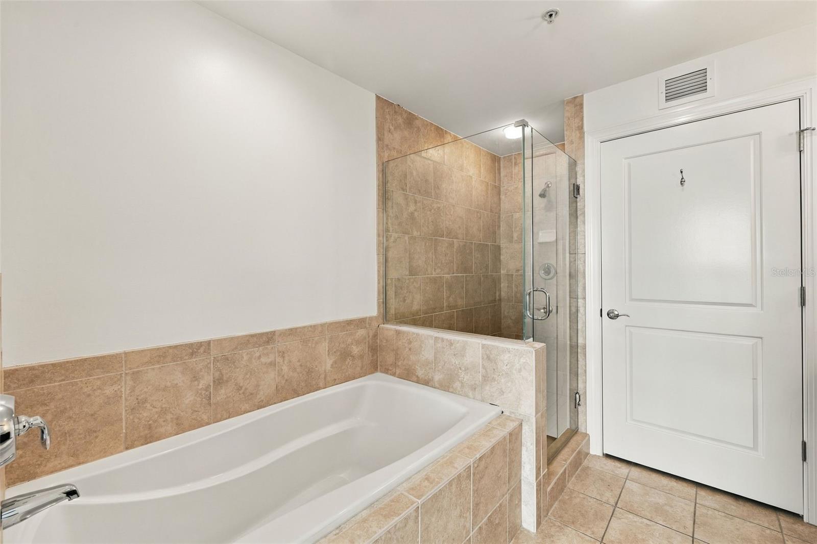1227 E MADISON ST #903 — photo 24
