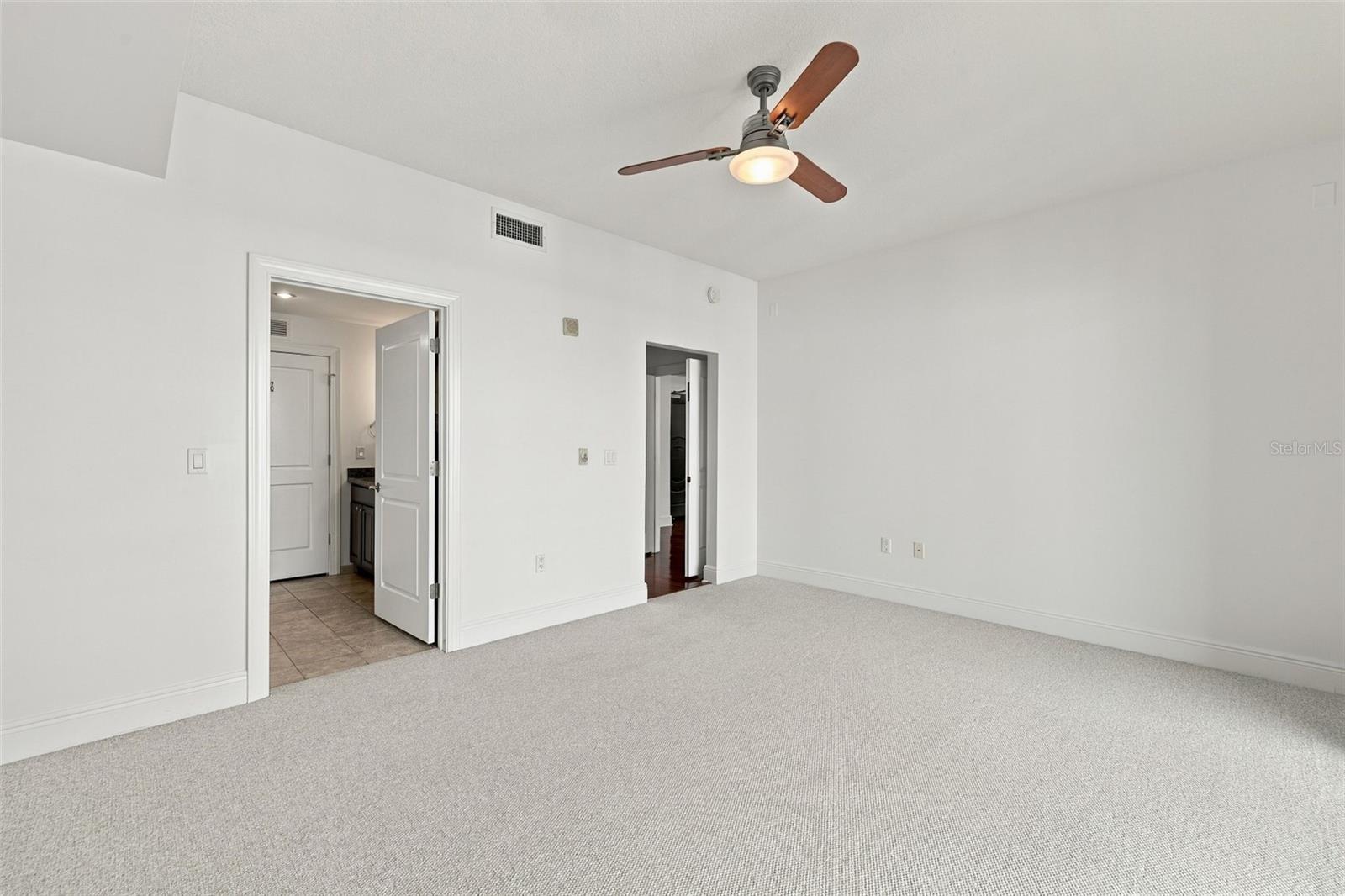 1227 E MADISON ST #903 — photo 20