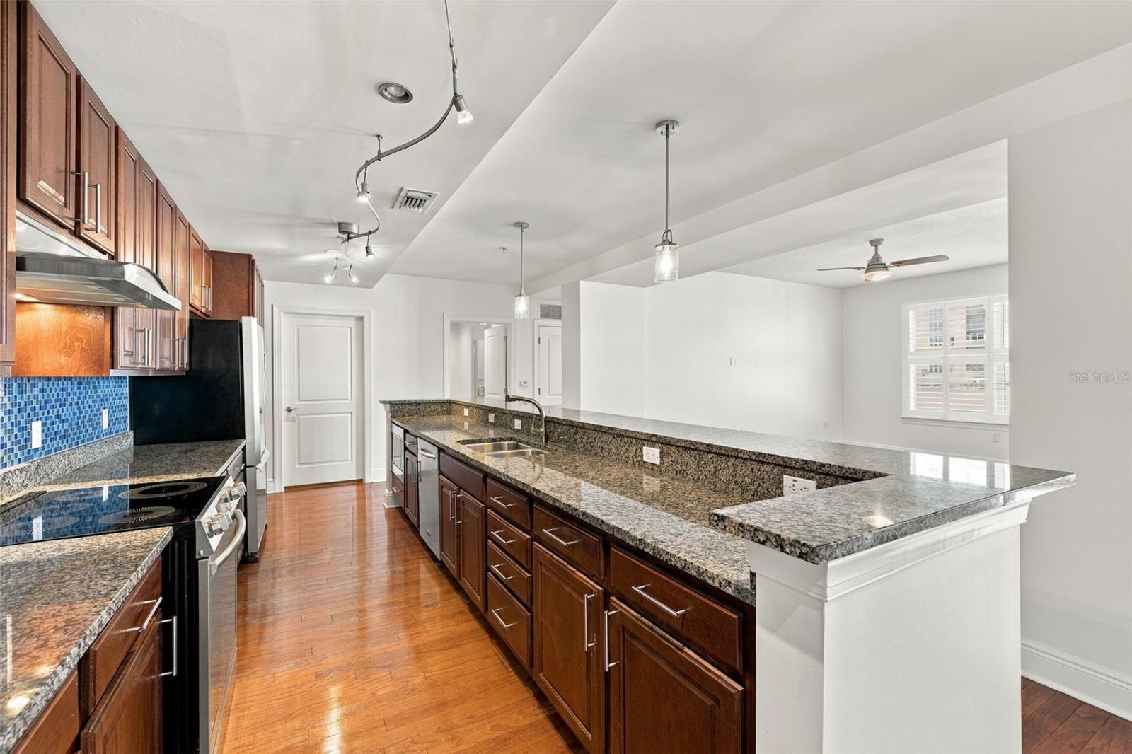 1227 E MADISON ST #903 — photo 16